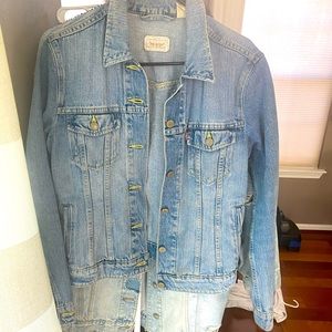 Denim Levi’s Jacket great condition,  yet warm feel